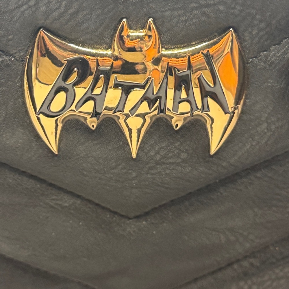 DC Batman Dome Handbag - Picture 2 of 9